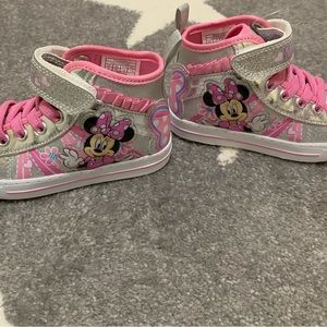 Girl’s Minnie Mouse sneakers NWT size 9